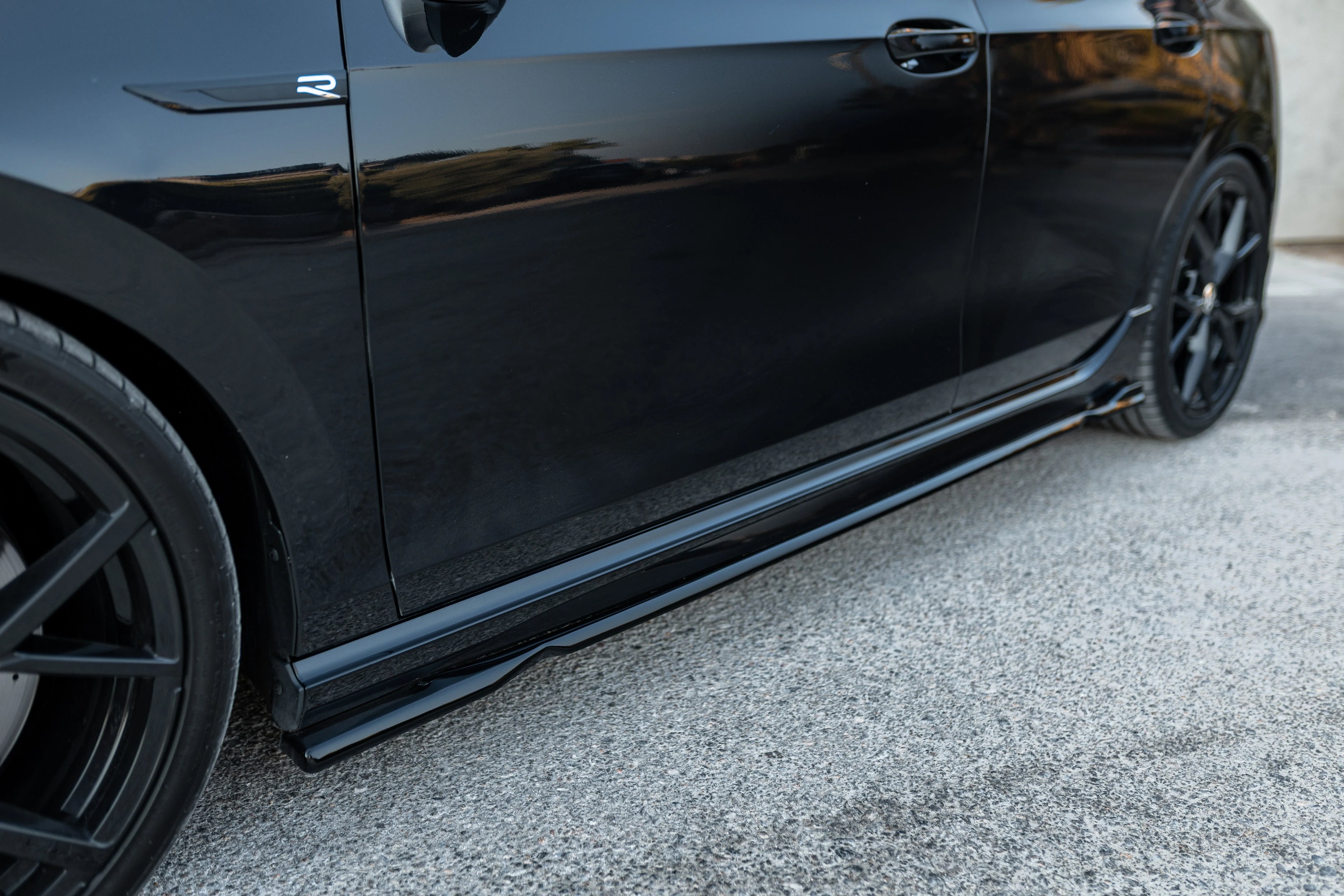 VW Golf R Side Skirts (2pcs) — Mk8 2020–2024 Gloss Black